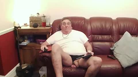 MAX online show from April 17, 11:29 pm