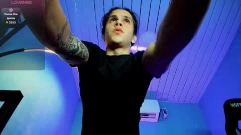 maximiliano_scoott_ online show from September 17, 4:05 am