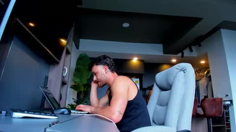 maximo_and_marcelo online show from April 17, 9:50 pm