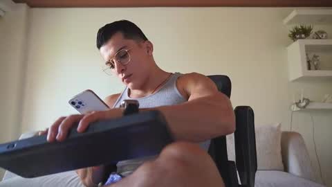 Sebastian online show from October 14, 7:50 pm