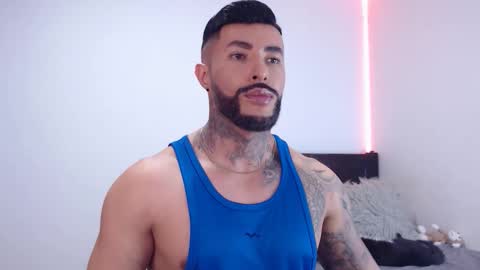 Independent Model online show from November 19, 3:39 am