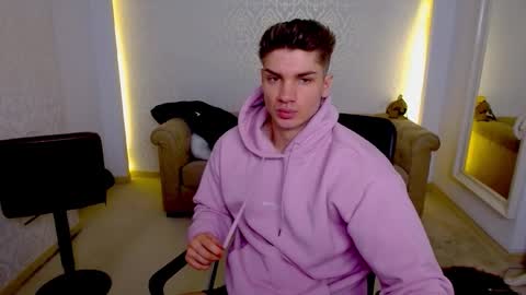 MaxKaiden online show from April 10, 6:30 am