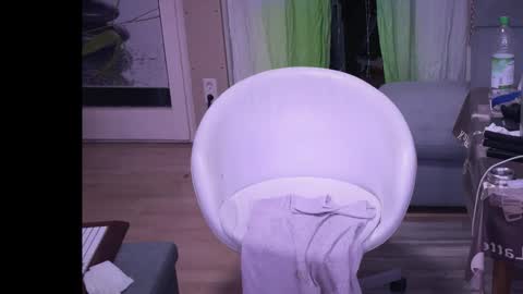 Max online show from February 8, 1:09 am