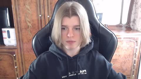 Max online show from February 22, 10:51 am