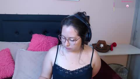 Snapshot of may_bloom chatting on September 25, 11:45 pm May online show from September 25, 11:45 pm