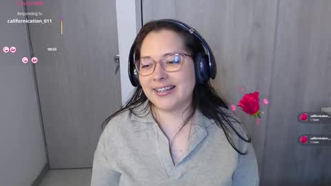 Snapshot of may_bloom chatting on October 18, 8:13 pm May online show from October 18, 8:13 pm