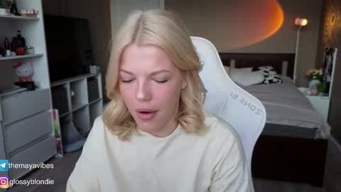 Maya online show from April 19, 3:29 am