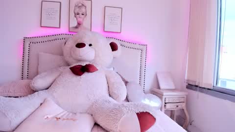 Mayajhons online show from November 5, 2:08 pm