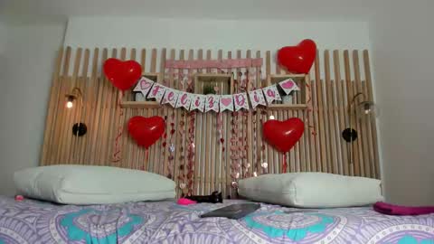 Maye Wells online show from February 7, 9:40 pm