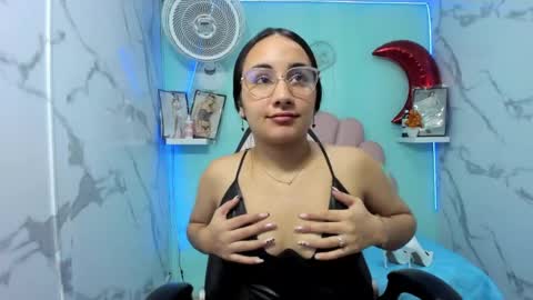 Maylin  online show from May 22, 3:24 am