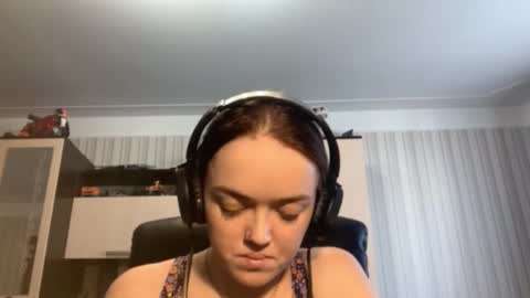 Snapshot of mckenziemoitoza chatting on October 13, 8:16 am Hello Lisa here Help me to make 50 thumbs up 333 online show from October 13, 8:16 am