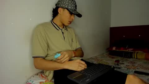 mcloviin_ online show from February 24, 8:50 am