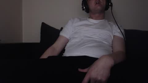 Snapshot of mcmike_es chatting on October 4, 8:28 pm Mike online show from October 4, 8:28 pm