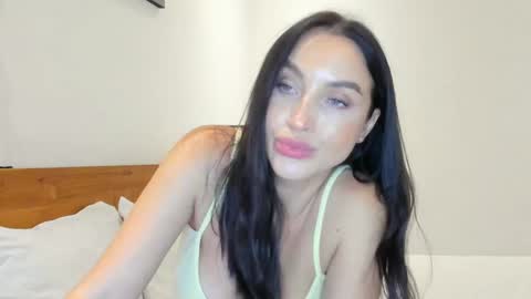 Snapshot of me_lina_ chatting on February 10, 2:37 pm Alice online show from February 10, 2:37 pm