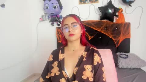 Snapshot of medusa__charity chatting on October 18, 6:45 pm medusa__charity online show from October 18, 6:45 pm