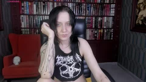 Snapshot of medusagorgona_ chatting on October 16, 12:38 pm Medusa online show from October 16, 12:38 pm