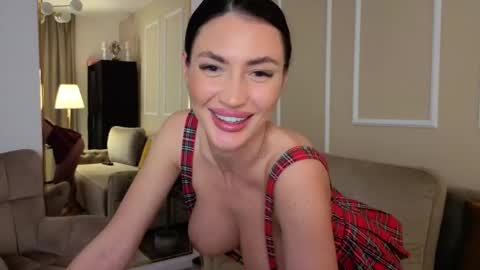 MedussaEyes online show from April 16, 9:39 pm