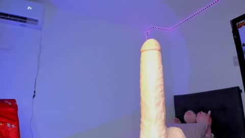 Snapshot of megan__blue chatting on September 25, 11:01 pm Megan online show from September 25, 11:01 pm