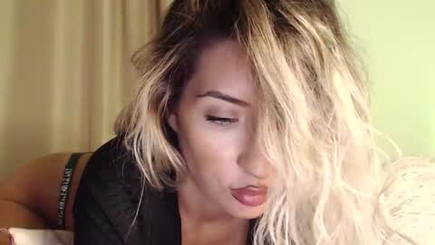 Snapshot of megan_blazee chatting on October 15, 10:10 pm Megan Blazee online show from October 15, 10:10 pm