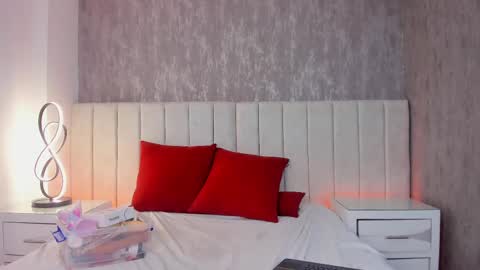 Snapshot of megan_cruzgb chatting on February 27, 11:37 pm Carolina Paez online show from February 27, 11:37 pm