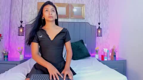 Snapshot of megan_cruzgb chatting on February 22, 7:58 pm Carolina Paez online show from February 22, 7:58 pm