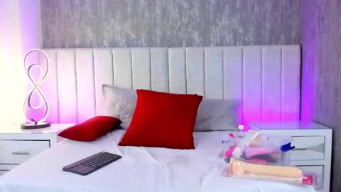 Snapshot of megan_cruzgb chatting on February 18, 8:25 pm Carolina Paez online show from February 18, 8:25 pm