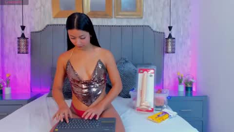 Snapshot of megan_cruzgb chatting on February 17, 9:54 pm Carolina Paez online show from February 17, 9:54 pm