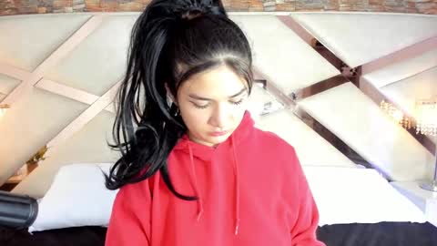 Snapshot of megan_devon chatting on October 3, 5:32 pm online show from October 3, 5:32 pm