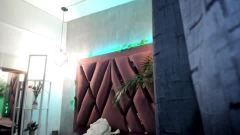 Snapshot of megan_inked_ chatting on February 8, 2:04 am online show from February 8, 2:04 am
