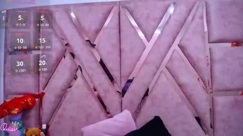 megan_latinn online show from April 28, 4:50 am