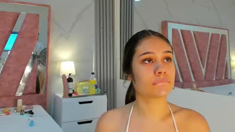 Snapshot of megan_sweetas chatting on October 7, 9:33 pm Megan Sweet online show from October 7, 9:33 pm