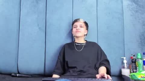 megan_thompsonn_ online show from April 18, 2:57 am