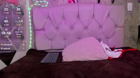 Snapshot of megan_xoxo1 chatting on September 10, 1:01 pm Megan online show from September 10, 1:01 pm