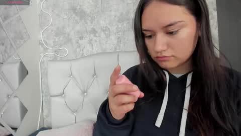 Snapshot of megan_xoxo1 chatting on September 17, 12:52 pm Megan online show from September 17, 12:52 pm