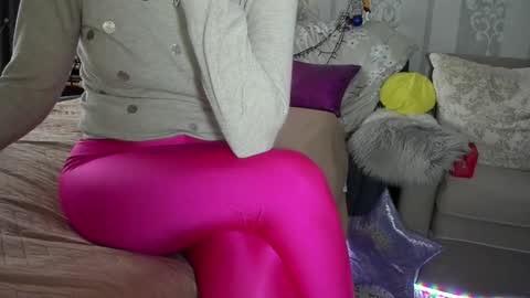 Nicki--------- Welcome to my Room online show from December 22, 9:27 am