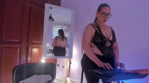 meganhotcurvy online show from November 20, 4:59 pm