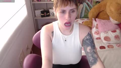 MEGAN online show from April 16, 9:39 pm