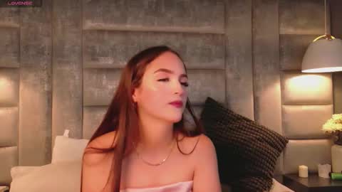 meganmonroee_ online show from March 2, 7:15 am