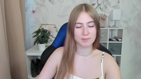 Snapshot of meganx_candy chatting on September 10, 4:52 pm Megan online show from September 10, 4:52 pm