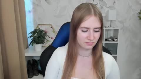 Snapshot of meganx_candy chatting on September 12, 5:31 am Megan online show from September 12, 5:31 am