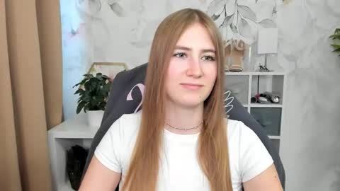 Snapshot of meganx_candy chatting on October 8, 12:33 pm Megan online show from October 8, 12:33 pm