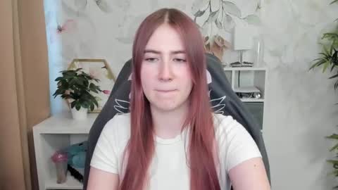 Snapshot of meganx_candy chatting on February 5, 1:44 pm Megan online show from February 5, 1:44 pm