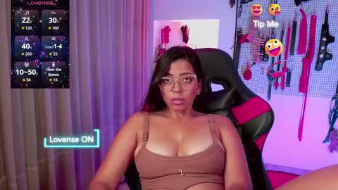 Snapshot of meggan_greey chatting on September 28, 7:34 pm Your best slave online show from September 28, 7:34 pm