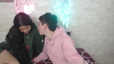 Snapshot of mei_and_gaby chatting on October 19, 3:22 am mei and gaby online show from October 19, 3:22 am