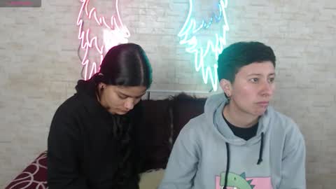 Snapshot of mei_and_gaby chatting on October 21, 3:33 am mei and gaby online show from October 21, 3:33 am