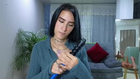 Snapshot of mei_naughtycat chatting on February 17, 11:11 pm Mei online show from February 17, 11:11 pm