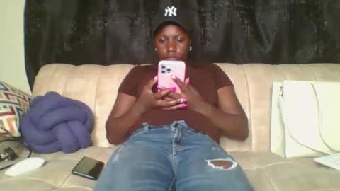 Snapshot of mel_candi94 chatting on September 21, 3:27 pm pretty online show from September 21, 3:27 pm