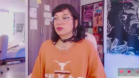 Snapshot of mel_dahlia chatting on September 23, 7:53 pm Melissa - - Please help me to reach 100 thumbs up online show from September 23, 7:53 pm
