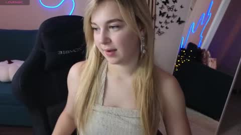 Mel online show from October 31, 8:04 am