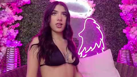 Snapshot of melanie_bianco chatting on September 24, 3:35 am Melanie online show from September 24, 3:35 am